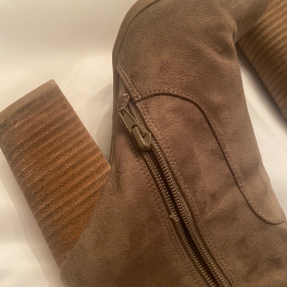 Call it spring suede like tall boot size 6.5 -7 - Picture 2 of 6